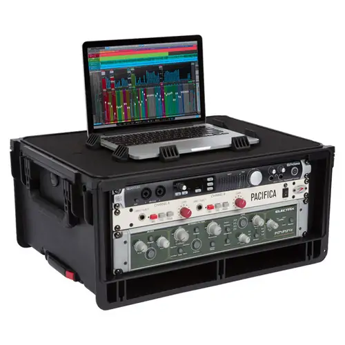 SKB 1SKB-ISF4U 4U Studio Flyer Rack Case with Wheels