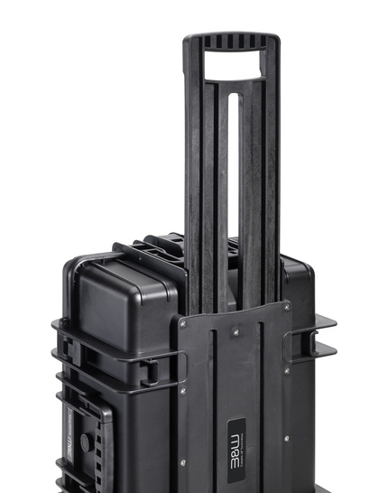 B&W Outdoor Case Type 6700 (PP.428) with Wheels: Black - Three-Quarter Front Upright Handel Extended Rear View