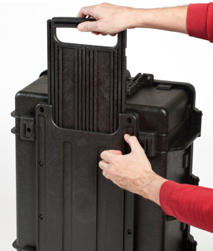 Explorer 5326 Case With Wheels - Black Handle