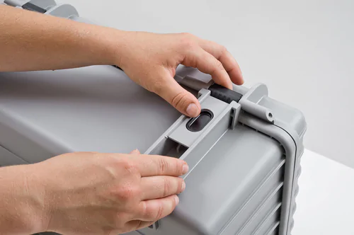 B&W Quick Release Hinge Set (for Type 3000 - 6800 Cases)