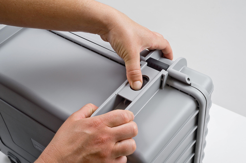 B&W Quick Release Hinge Set (for Type 3000 - 6800 Cases)