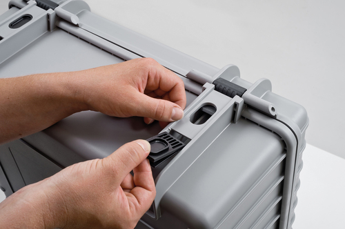 B&W Quick Release Hinge Set (for Type 3000 - 6800 Cases)