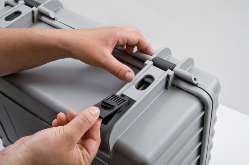 B&W Quick Release Hinge Set (for Type 3000 - 6800 Cases)