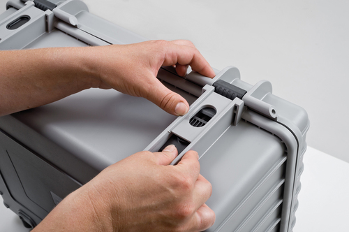 B&W Quick Release Hinge Set (for Type 3000 - 6800 Cases)